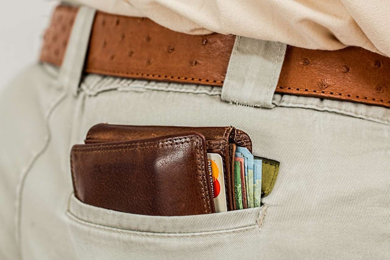 Amex, Apple vie for top spot in heated “metal card” wars
