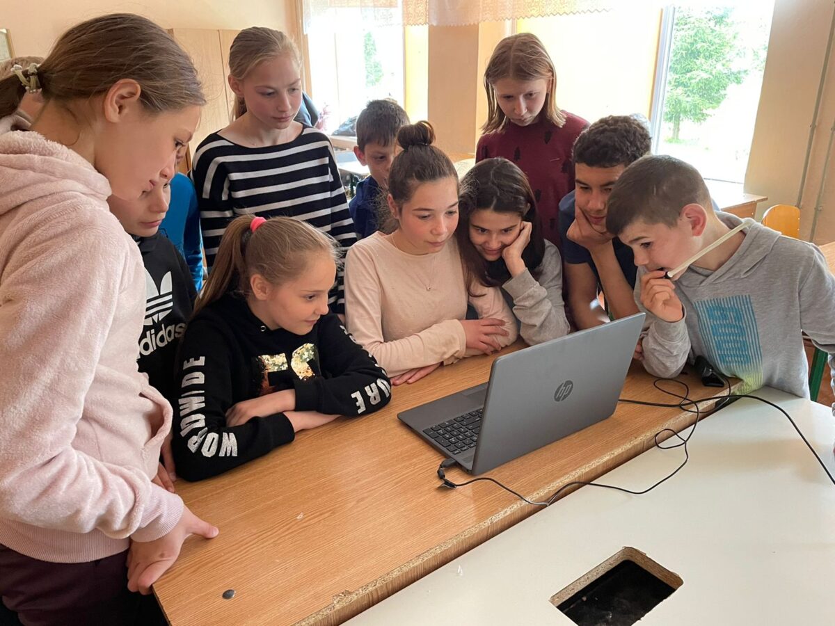 This U.S. Nonprofit Is Helping Ukrainian Orphans With Laptops for Remote Classes