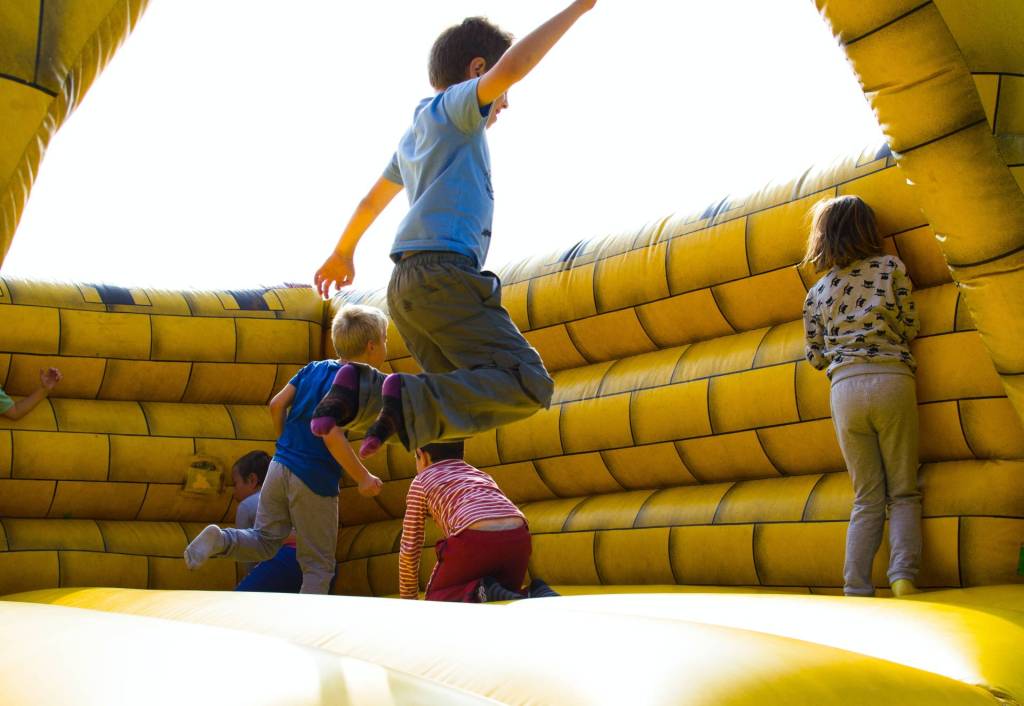 how-to-start-a-bounce-house-business-for-cheap how-to-start-a-bounce-house-business-for-cheap