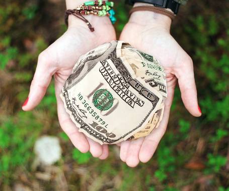 Warren Buffett’s Philanthropic Contributions Soar Past  Billion