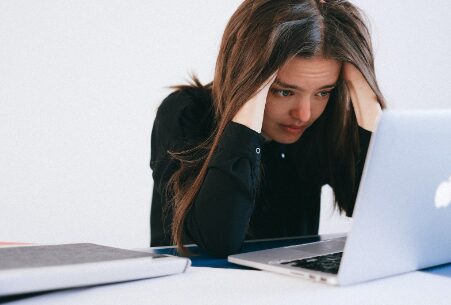 Mixed Signals: Slight Rise in US Weekly Jobless Claims, But Layoffs Drop in June