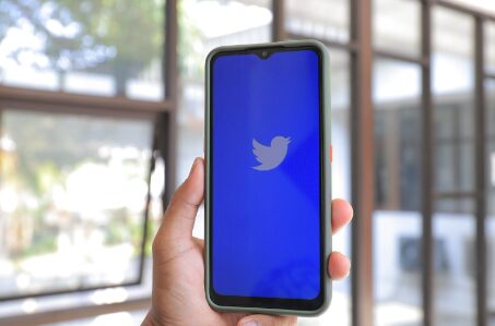 Twitter Hits Milestone: CEO Linda Yaccarino Reports Record-Breaking Usage Day Amid Threads’ Growth
