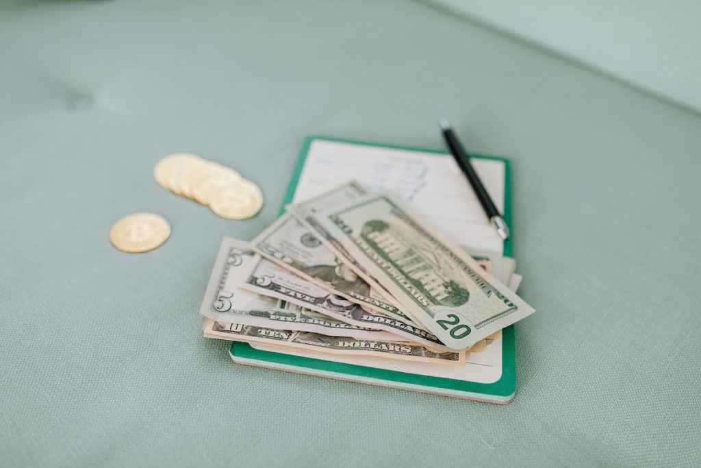 How to Save Business Expenses by Keeping Key Positions In-House and Outsourcing Others