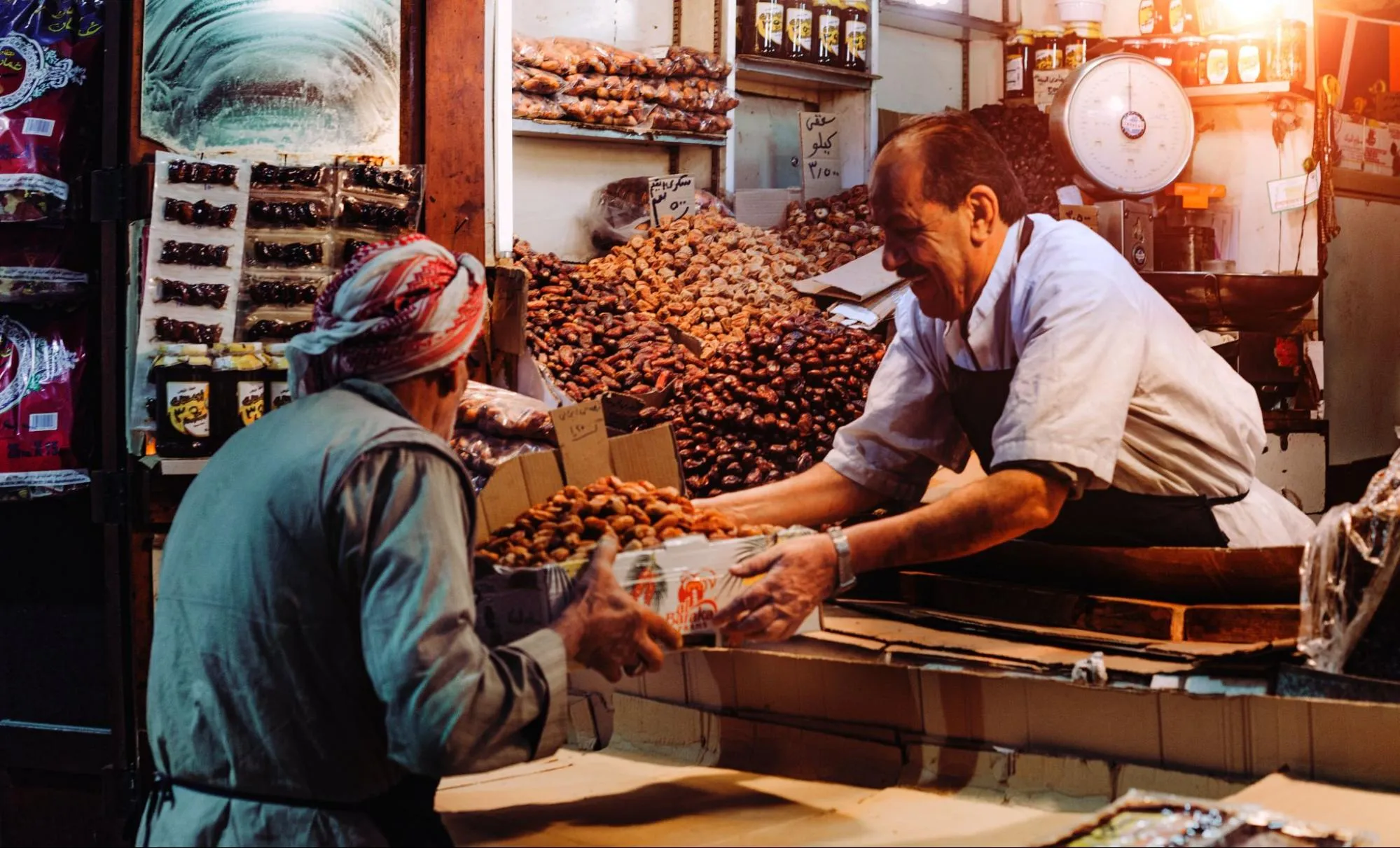 Building Customer Loyalty in E-Commerce: 6 Tips from Marketing Leaders
