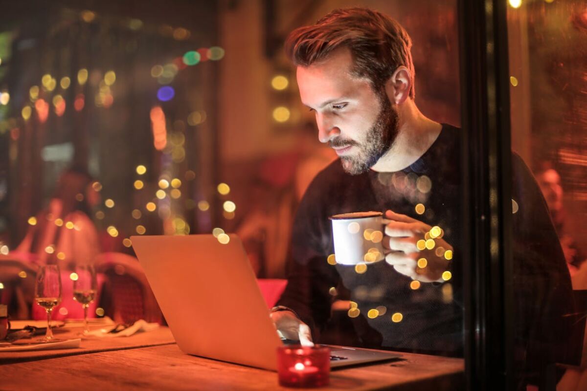 How Digital Nomads Are Changing the Workforce