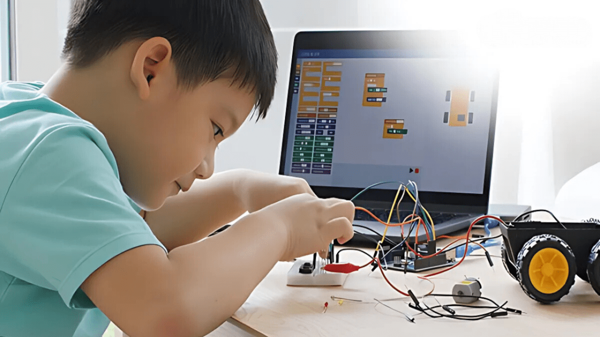 Moonpreneur: Empowering Young Innovators and Future Entrepreneurs Moonpreneur: Empowering Young Innovators and Future Entrepreneurs