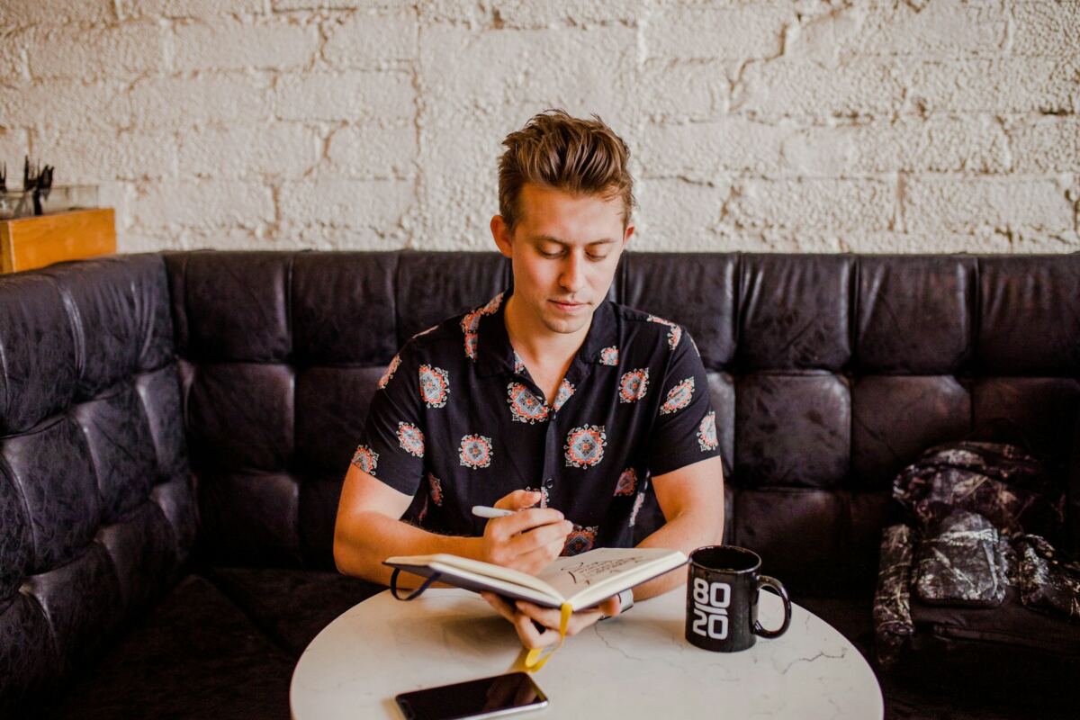 Short Courses vs Online Entrepreneurial Degree: Which Is Better for Startup Founders?