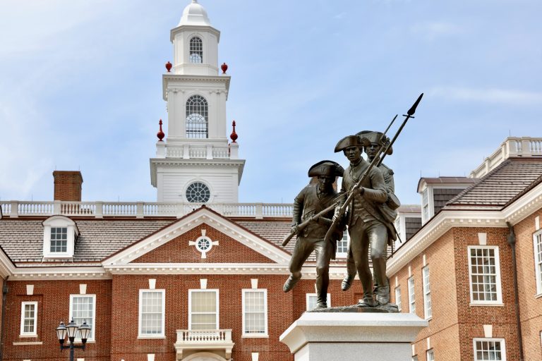 Delaware Legislative Hall in Dover behind a Revolutionary War monument
