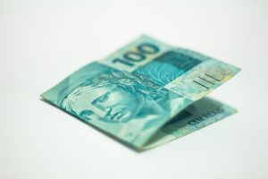 Detailed image of a Brazilian 100 real banknote, close-up view for finance and currency themes